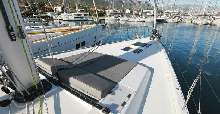Rent a sailboat in Marina Kastela - Hanse 548 - 5 + 1 cab.