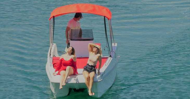 Rent a power catamaran  in Marina Real Juan Carlos I - Olbap 5 - Sin Licencia 