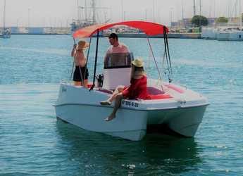 Rent a power catamaran  in Marina Real Juan Carlos I - Olbap 5 - Sin Licencia 