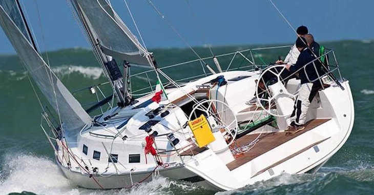 Rent a sailboat in Marina Palamos - Beneteau Oceanis 40