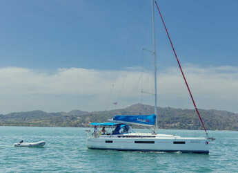 Rent a sailboat in Marina Zeas - Sunsail 44 SO (Classic)