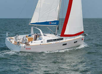 Rent a sailboat in Marina di Cannigione - Oceanis 38 (Classic)