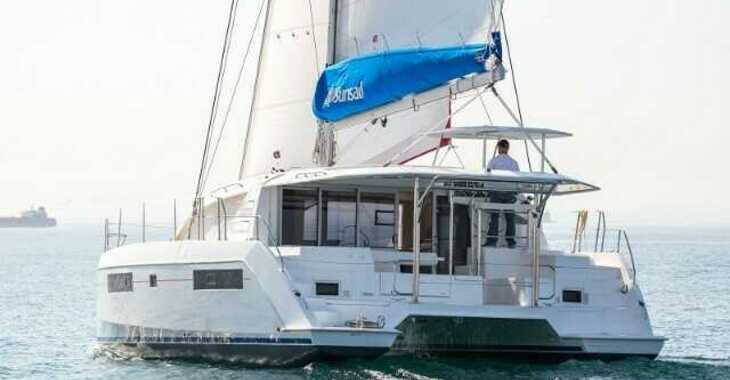 Rent a catamaran in Marina di Portorosa - Sunsail 404 (Classic)