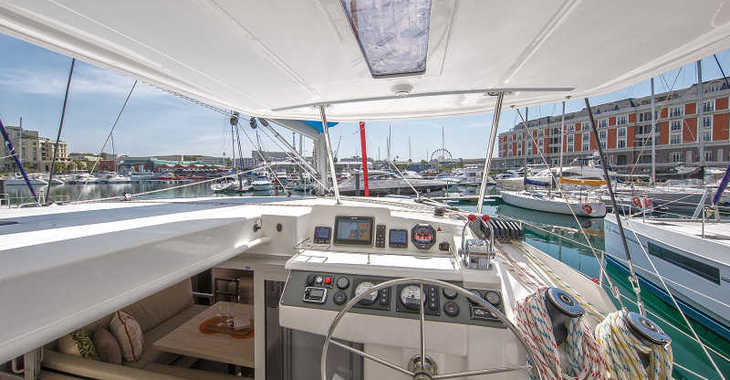 Rent a catamaran in Marina Zeas - Sunsail 404 (Classic)