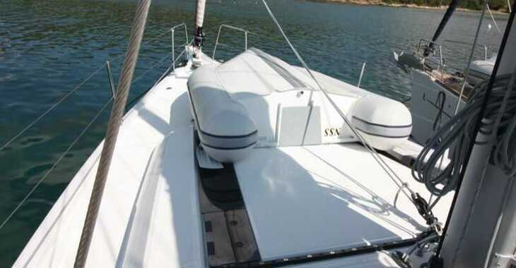 Rent a sailboat in Cala dei Sardi - Oceanis 46.1 (3 cab)