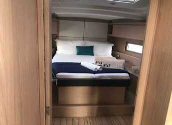 Chartern Sie segelboot in Cala dei Sardi - Oceanis 46.1 (3 cab)