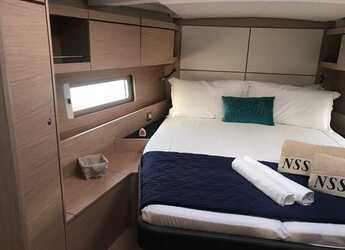 Chartern Sie segelboot in Cala dei Sardi - Oceanis 46.1 (3 cab)