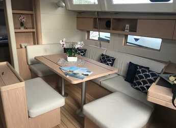 Chartern Sie segelboot in Cala dei Sardi - Oceanis 46.1 (3 cab)