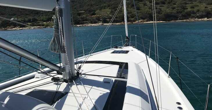 Chartern Sie segelboot in Cala dei Sardi - Oceanis 51.1