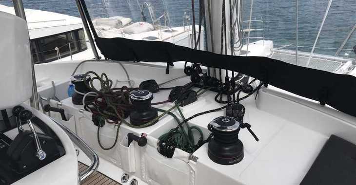 Rent a catamaran in Cala dei Sardi - Lagoon 52F - 6 cab