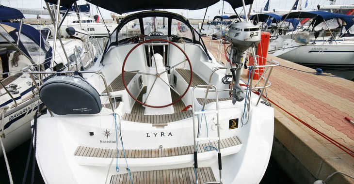Chartern Sie segelboot in Cala dei Sardi - Sun Odyssey 36i