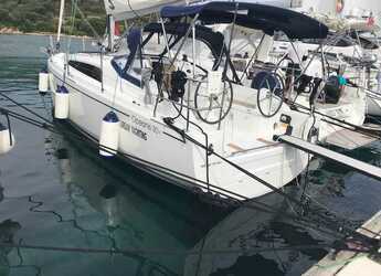 Rent a sailboat in Cala dei Sardi - Oceanis 30.1