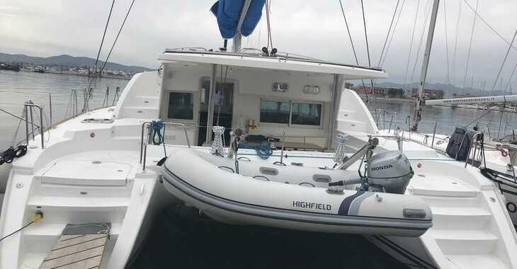 Rent a catamaran in Cala dei Sardi - Lagoon 440