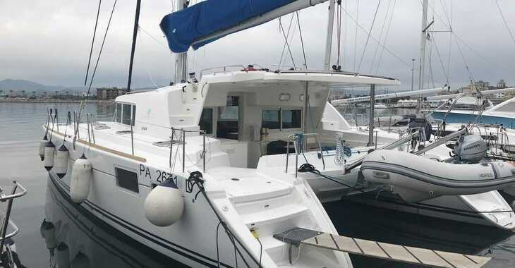 Rent a catamaran in Cala dei Sardi - Lagoon 440