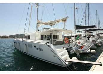 Rent a catamaran in Cala dei Sardi - Lagoon 450F 