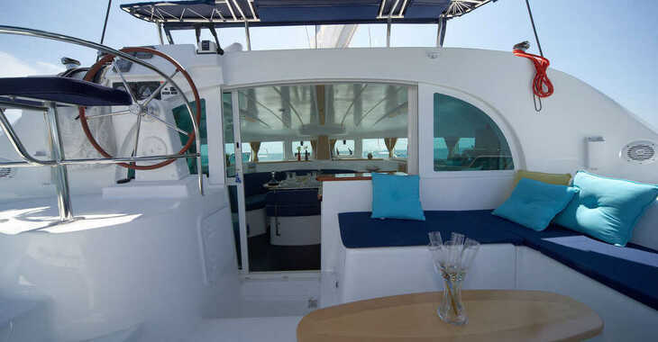 Rent a catamaran in Cala dei Sardi - Lagoon 380