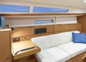 Rent a sailboat in Agana Marina - Sunsail 38 (Classic)