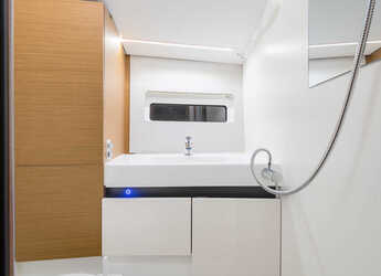 Rent a sailboat in Alimos Marina - Sun Odyssey 490