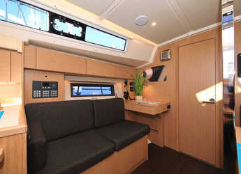 Chartern Sie segelboot in Trogir (ACI marina) - Bavaria C42 Style