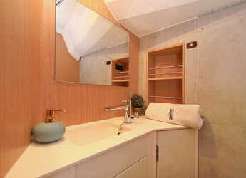 Chartern Sie segelboot in Trogir (ACI marina) - Bavaria C42 Style