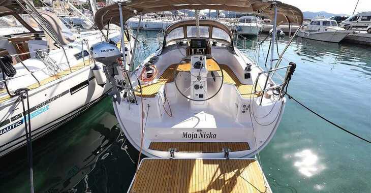 Rent a sailboat in ACI Jezera - Bavaria Cruiser 33