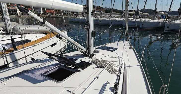 Rent a sailboat in ACI Jezera - Bavaria Cruiser 33