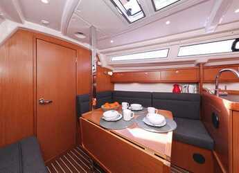 Rent a sailboat in Jezera ACI Marina - Bavaria Cruiser 33