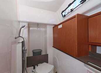 Rent a sailboat in Jezera ACI Marina - Bavaria Cruiser 33