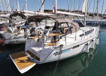 Rent a sailboat in Jezera ACI Marina - Bavaria Cruiser 33