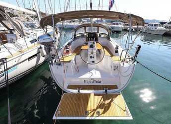Rent a sailboat in Jezera ACI Marina - Bavaria Cruiser 33