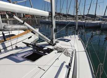 Rent a sailboat in Jezera ACI Marina - Bavaria Cruiser 33