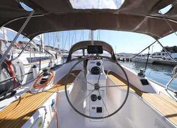 Rent a sailboat in Jezera ACI Marina - Bavaria Cruiser 33