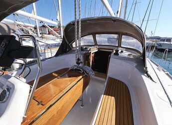 Rent a sailboat in Jezera ACI Marina - Bavaria Cruiser 33