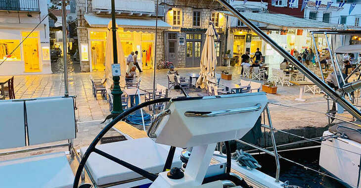 Rent a sailboat in Agios Kosmas Marina - Oceanis Yacht 62 - 4 + 1	