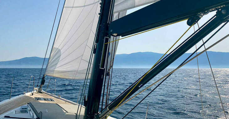 Rent a sailboat in Agios Kosmas Marina - Oceanis Yacht 62 - 4 + 1	