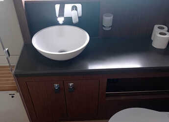 Chartern Sie segelboot in Agios Kosmas Marina - Oceanis Yacht 62 - 4 + 1	