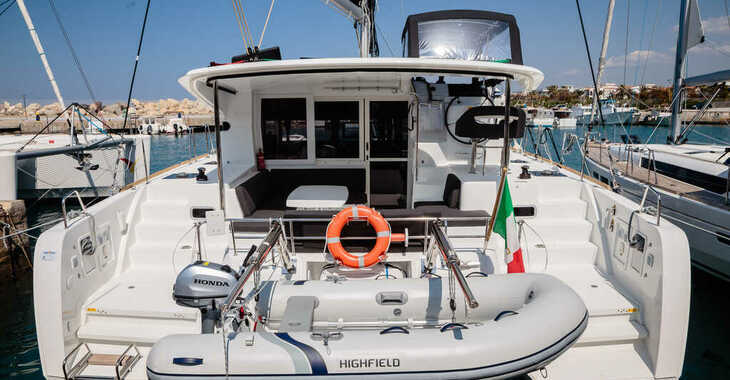 Rent a catamaran in Porto Olbia - Lagoon 40