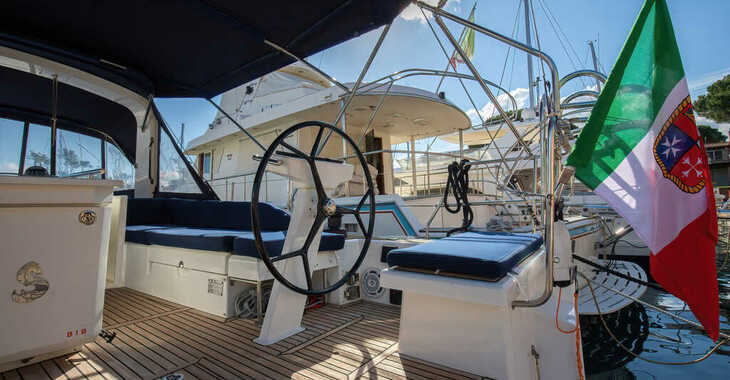 Chartern Sie segelboot in Marina di Portorosa - Oceanis 51.1