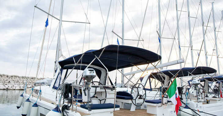 Rent a sailboat in Marina d'Arechi - Oceanis 46.1 (bunk cab)