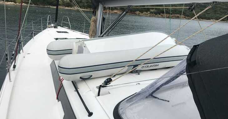 Rent a sailboat in Cala dei Sardi - Dufour 530