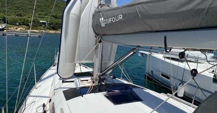 Rent a sailboat in Cala dei Sardi - Dufour 360 Grand Large