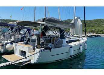 Chartern Sie segelboot in Cala dei Sardi - Dufour 360 Grand Large