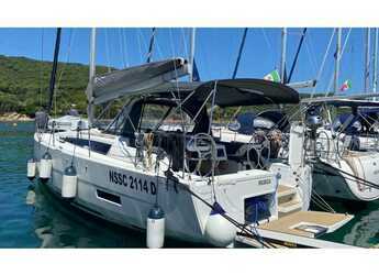Chartern Sie segelboot in Cala dei Sardi - Dufour 390 Grand Large