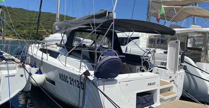 Rent a sailboat in Cala dei Sardi - Dufour 430 Grand Large