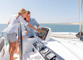 Rent a catamaran in Parikia Port - Lagoon 46