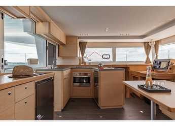 Rent a catamaran in Porto di Porto Pozzo - Lagoon 450  Flybridge