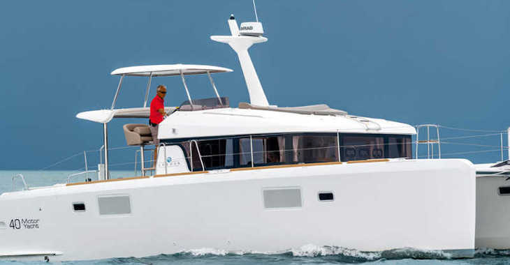 Chartern Sie katamaran in Marina di Portisco - Lagoon 40 Motor Yacht