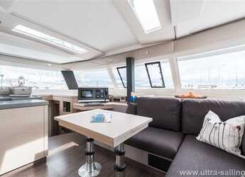 Rent a catamaran in Marina Baotić - Saona 47