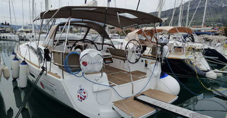 Chartern Sie segelboot in Marina Kastela - Sun Odyssey 519