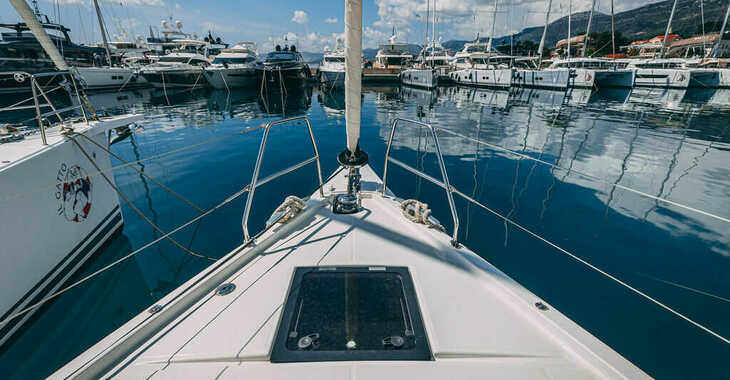 Rent a sailboat in Marina Kastela - Dufour 470